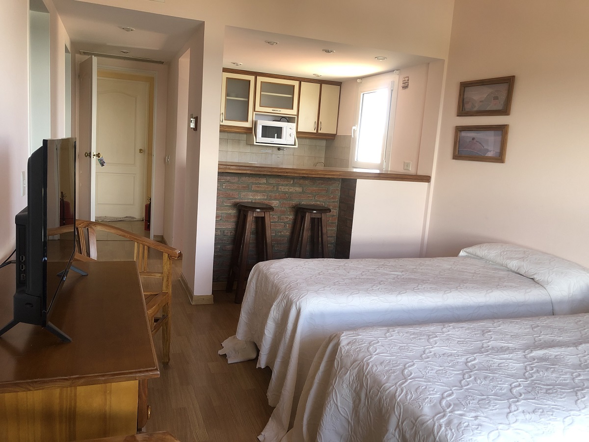 2 single beds + bar and a kitchenette